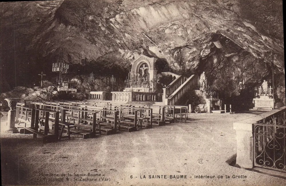 A Santa-Baume — interior da Gruta — Photoliterie de la Santa-Baume, St-Zacharie (Var) - Frente