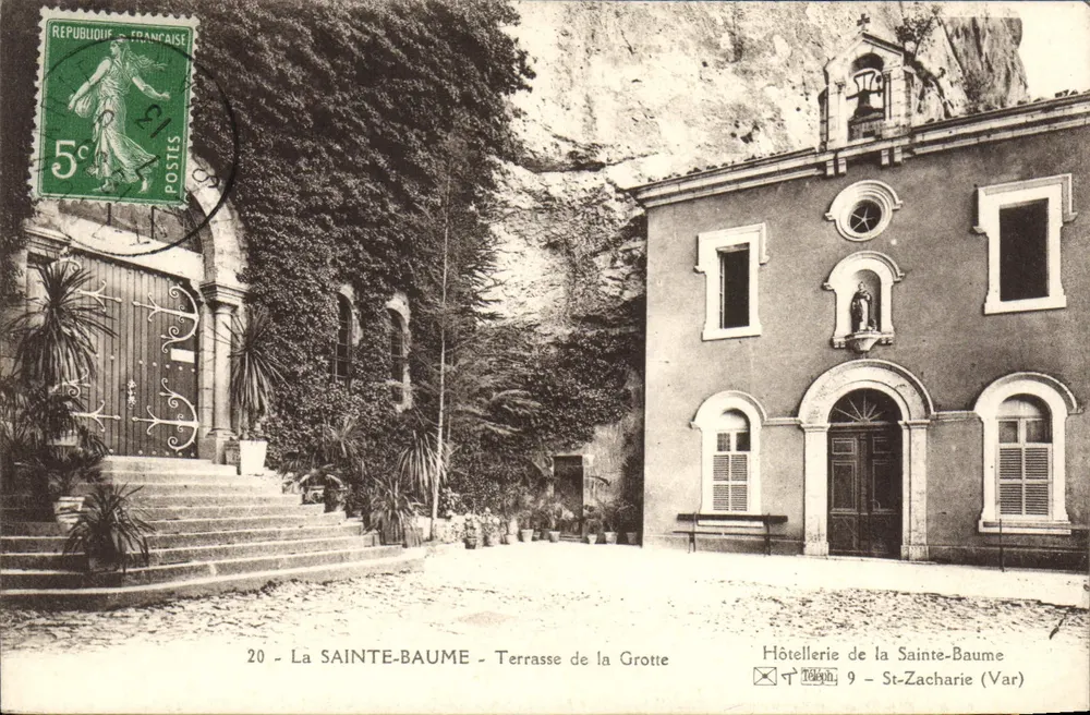 Santa-Baume - Terraço da Gruta — Hotel da Santa-Baume, St-Zacharie (Var) - Frente