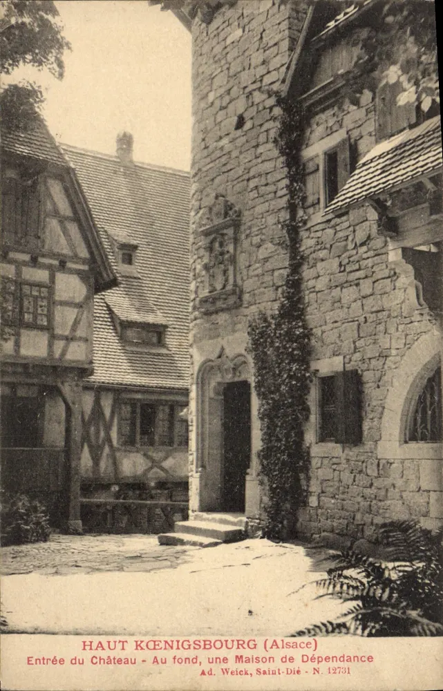 Haut-Kœnigsbourg (Alsacia) — Entrada al castillo, edificio anexo en el fondo — Ad. Weick, Saint-Dié, N. 12731 - Anverso