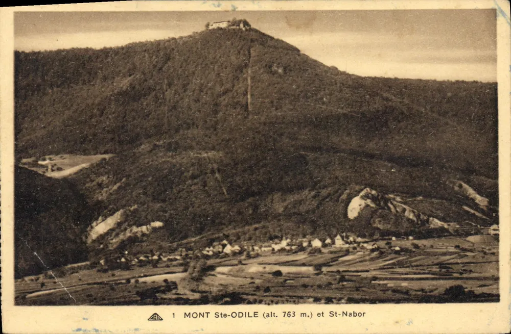 Mont Ste-Odile (alt. 763 m.) et St-Nabor — vue panoramique avec éditeur 'OR DES ARTS PHOTOGRAPHIQUES' et n° 1 - Frente