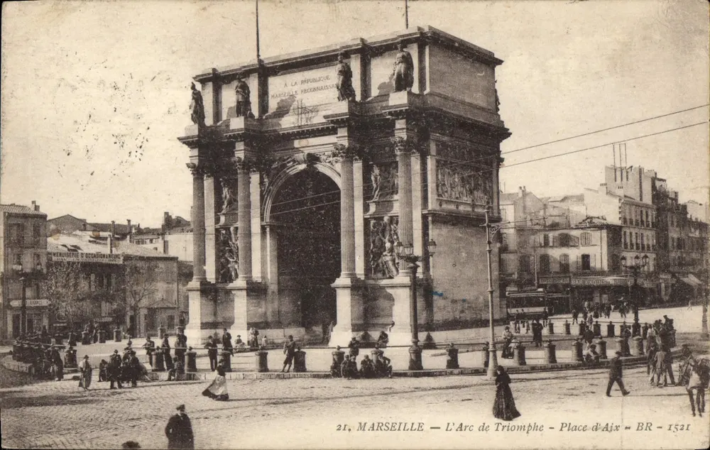 Marseille — O Arco do Triunfo - Praça d'Aix — BR - 1521 - Frente