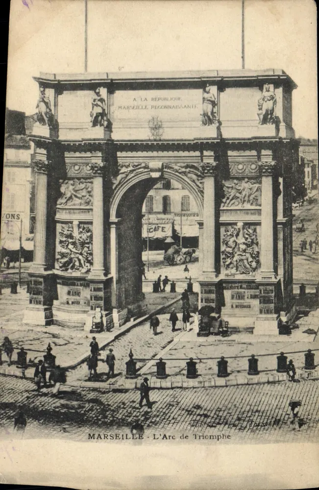 Marseille - O Arco da Vitória — Arco da Vitória de Marseille, dedicado à República, com inscrição 'MARSEILLE RECONNAISSANTE' — editor desconhecido, número de série não visível - Frente