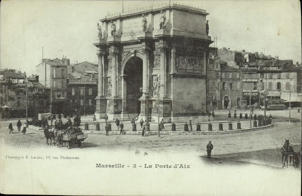 Marselha - A Porta de Aix — Phototypie E. Laocur, 19 rue Thubaneau - Frente