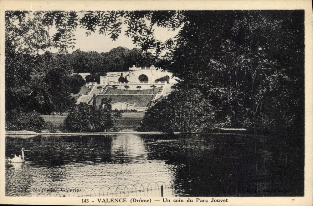 Valence (Drôme) — Ein Teil des Parc Jouvèt — Coll. Nouvelles Galeries n°143 - Vorderseite