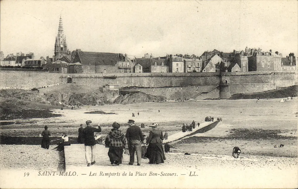 Saint-Malo — Die Mauern der Place Bon-Secours — LL. - Vorderseite