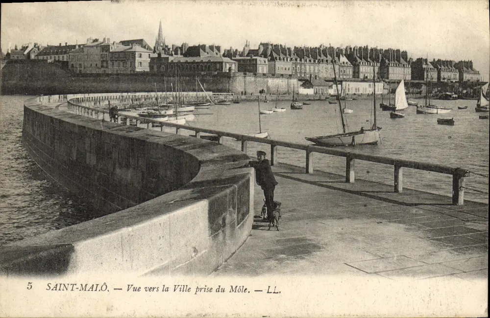 Saint-Malo — Ansicht auf die Stadt vom Môle — LL. - Vorderseite