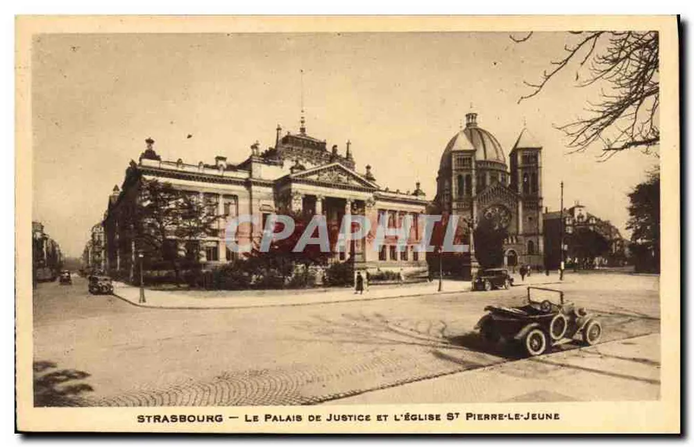 Straßburg — Das Justizpalast und die Kirche St Pierre-le-Jeune - Vorderseite
