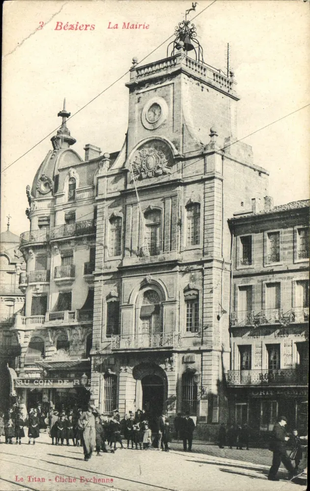 Béziers La Mairie — édifice municipal avec horloge et balcon orné — éditeur Le Titan, cliché Exchenne - Frente