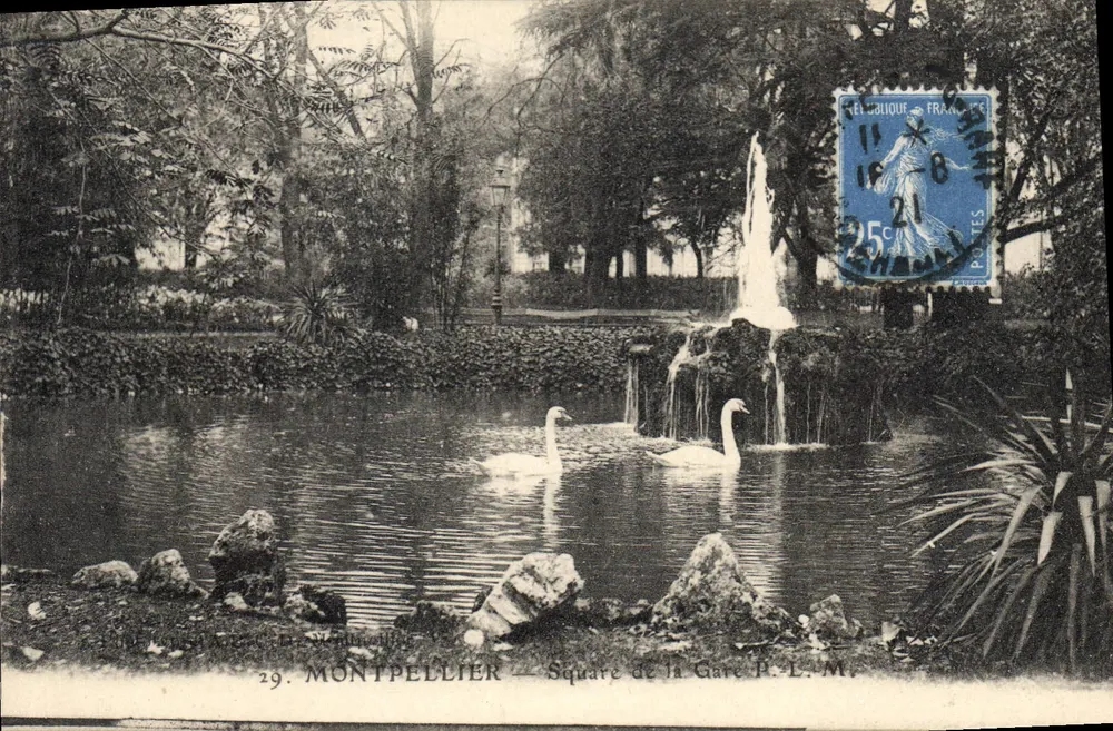 Montpellier — Praça da Estação P.L.M. — vista da fonte e dos cisnes - Frente