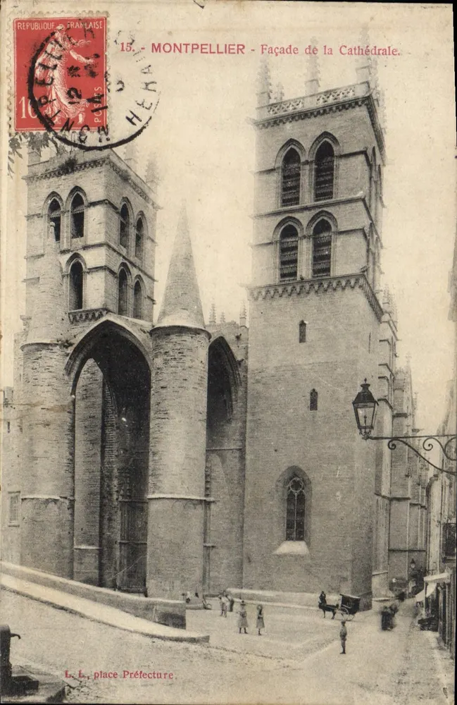 Montpellier - Facha da Catedral — L.C.L., praça da Prefeitura. - Frente