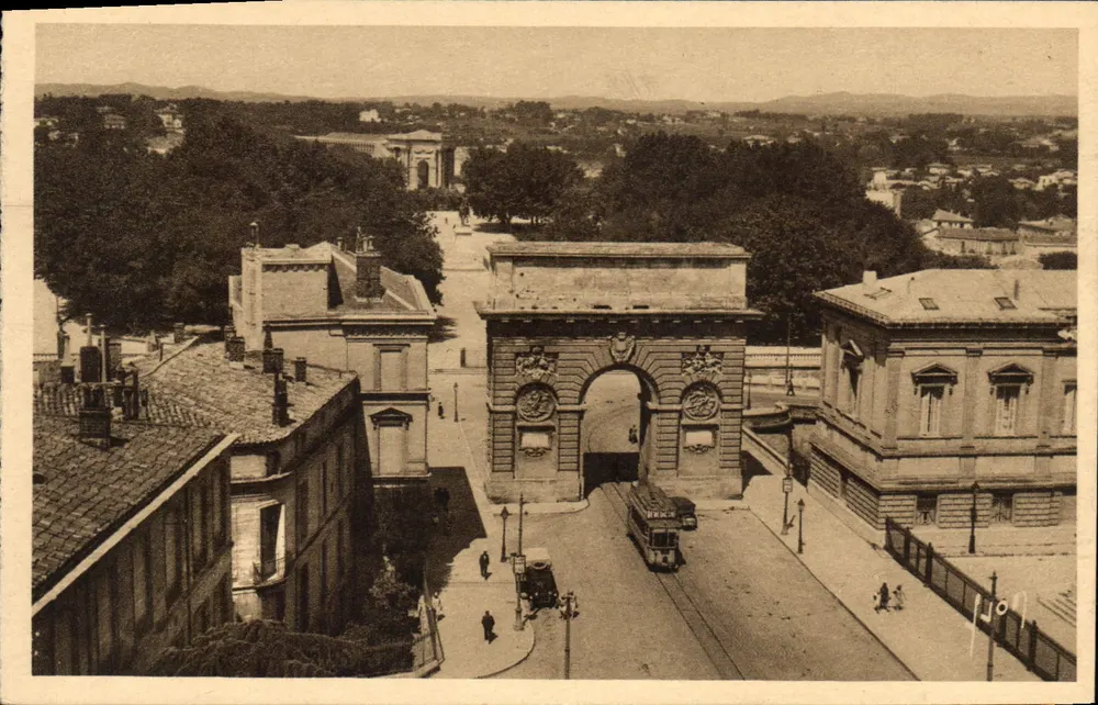Montpellier (Hérault) — O Arco do Triunfo e o Peyrou — Éditions d'Art Yvon, Paris - Frente
