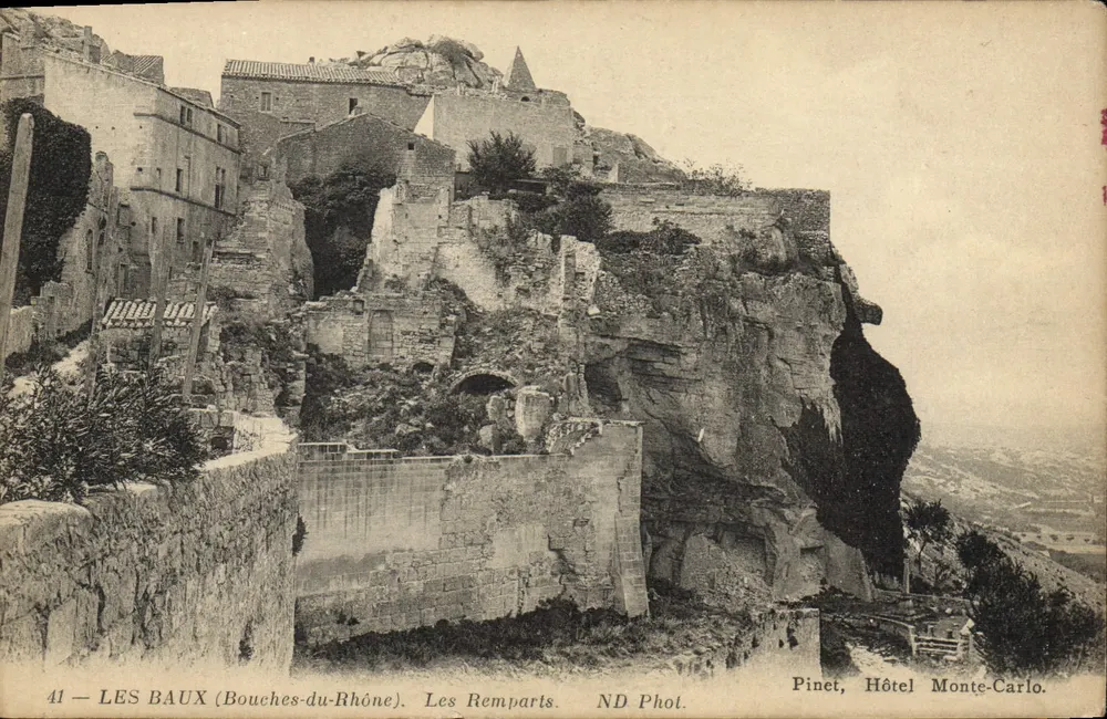 Les Baux (Bouches-du-Rhône) — Die Mauern — Pinet, Hôtel Monte-Carlo, n°41 - Vorderseite