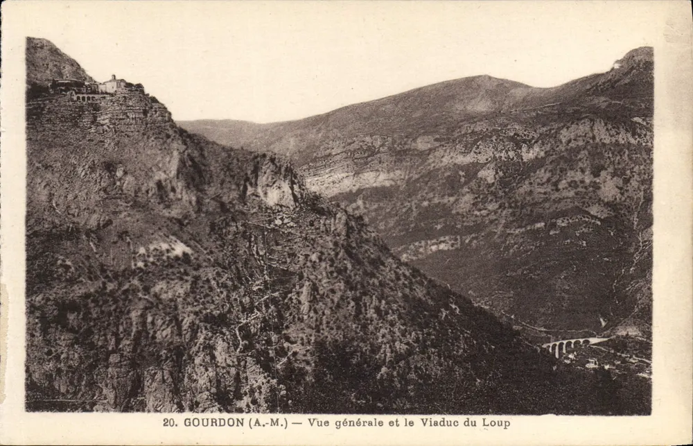Gourdon (A.-M.) — Allgemeiner Blick und der Viadukt des Loup - Vorderseite