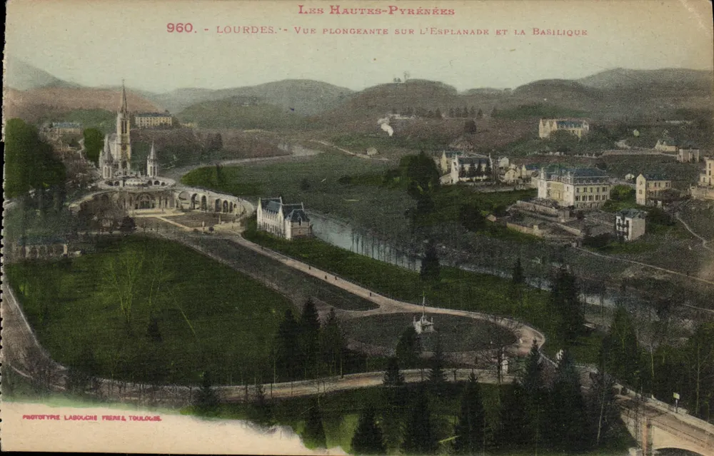 Lourdes — Vista aérea da Esplanada e da Basílica — Fototipo Labouche, Toulouse, n° 960 - Frente