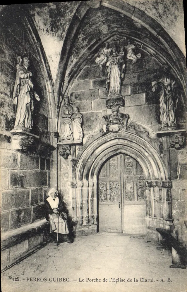Perros-Guirec — Der Portalbereich der Kirche Clarté — A. B. - Vorderseite