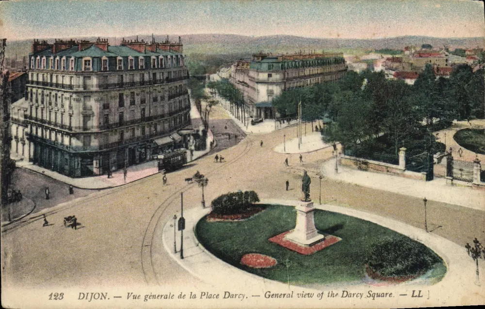 Dijon — Vista geral da Place Darcy — LL - Frente