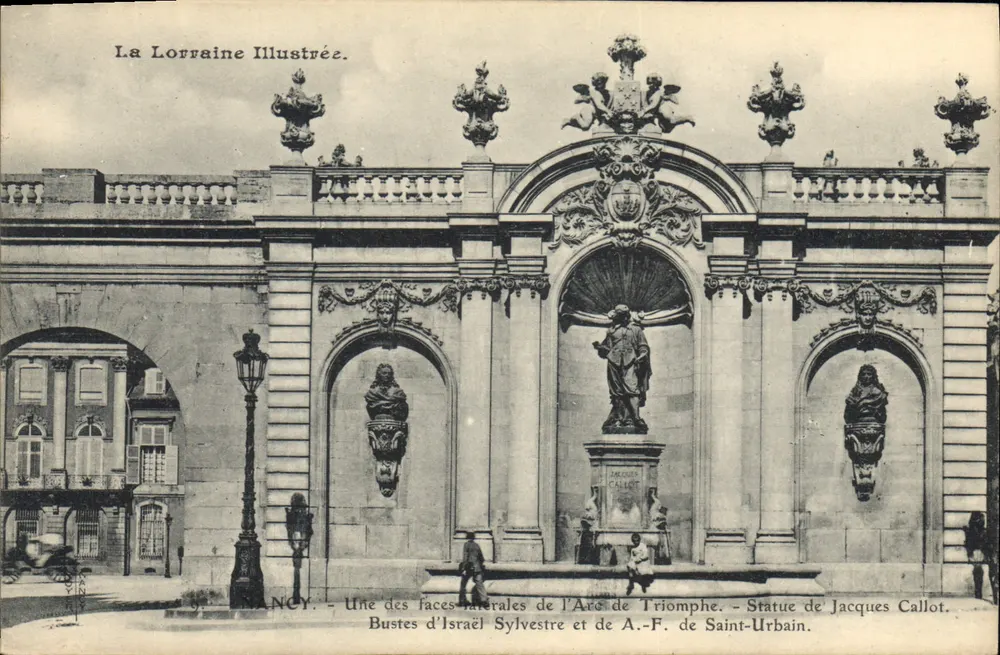 Lancy — Uma das faces laterais do Arco do Triunfo — Estátuas de Jacques Callot - Frente
