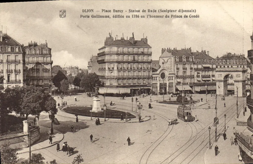 Dijon — Place Darcy — Statue von Rude (Dijon-Steinmetz) — Porte Guillaume - Vorderseite