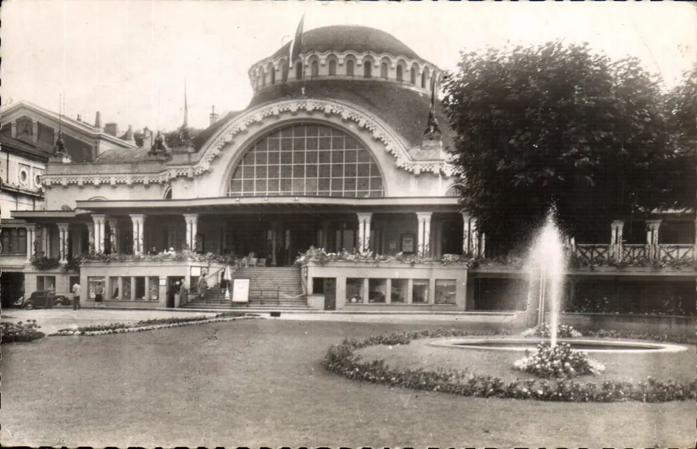 Das Casino von Evian-les-Bains — Blick auf das Gebäude und die Fontäne — Edition Céllards, Nr. 3658 - Vorderseite