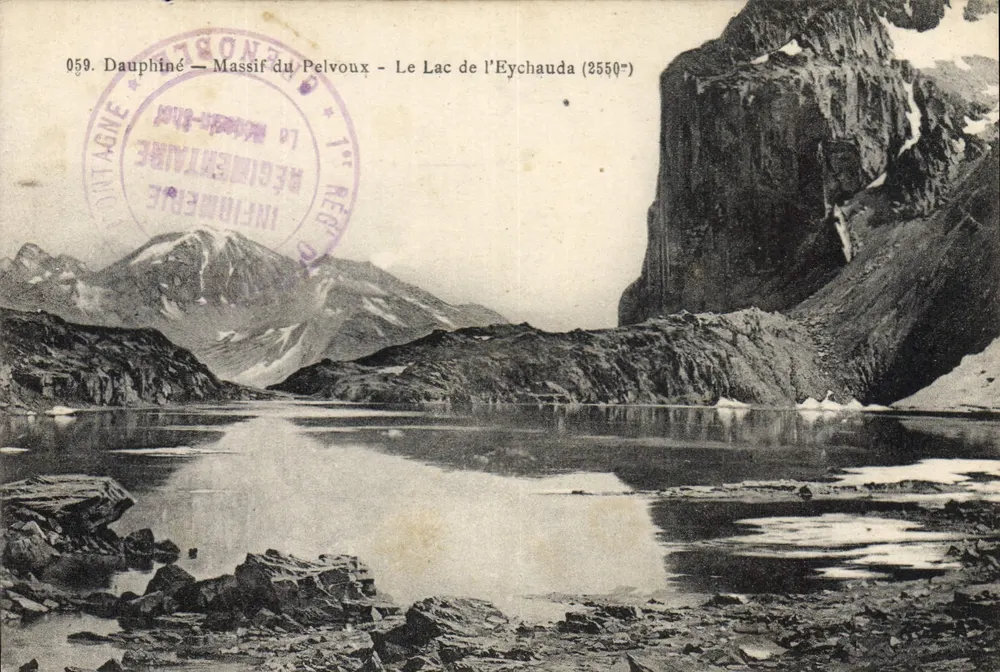 Dauphiné — Massif do Pelvoux — O Lago de l'Eychauda (2550 m) - Frente