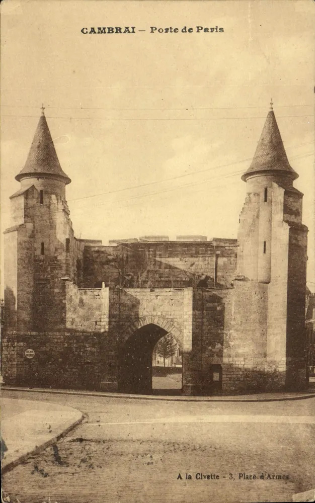 Cambrai — Porte de Paris — A la Civette - 3, Place d'Armes - Frente