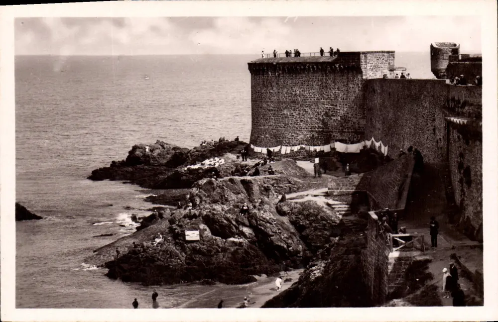 Saint-Malo — Torre Bidouane — Real-Photo® A. P. Strathbourg - Frente