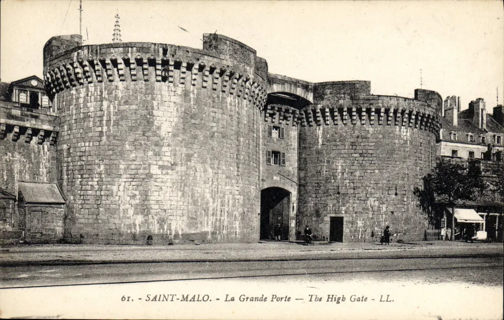 Saint-Malo — La Grande Porte — The High Gate — LL. — 61. — LL. - Frente