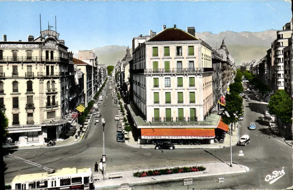 Grenoble — Place de la Gare — Hotels und Avenue — Kunstausgabe Grenoble - Vorderseite