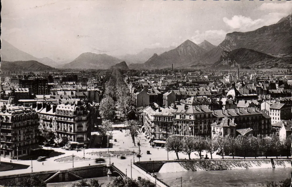 Grenoble — Allgemeiner Blick und Cours Jean-Jaurès — Verlag Éd. Châtigny, Nr. 1755 - Vorderseite