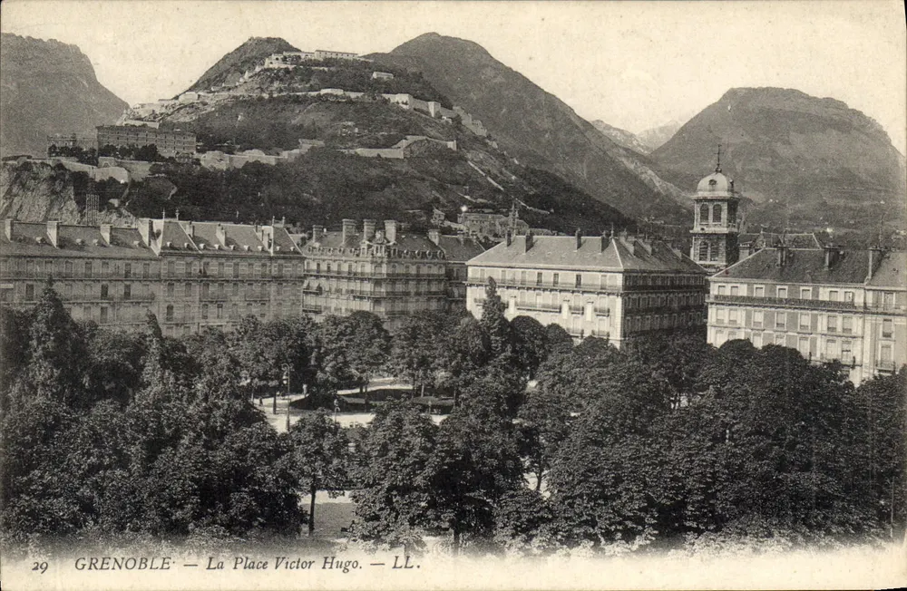 Grenoble — A Place Victor Hugo — LL. — n°29 - Frente