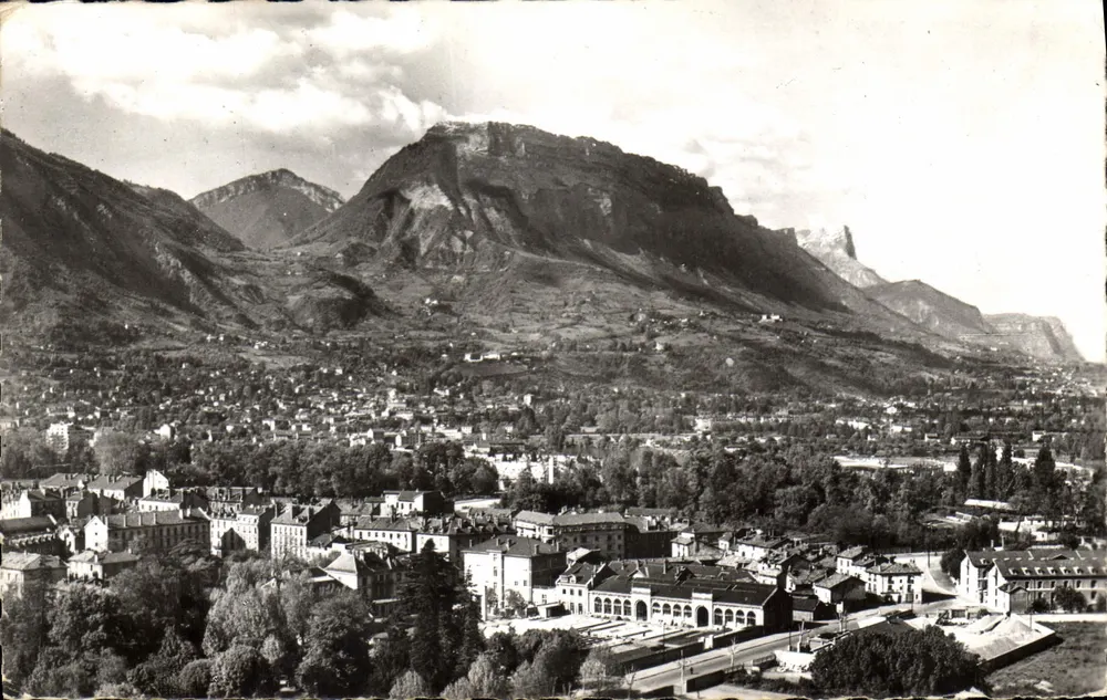 Grenoble — Forte St-Eynard e a Dent de Crolles — Edições Ennenge - Frente