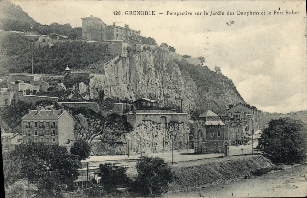 Grenoble — Perspektive auf den Jardin des Dauphins und das Fort Rabot — P. Gaude, phot.-edit. Grenoble - Vorderseite