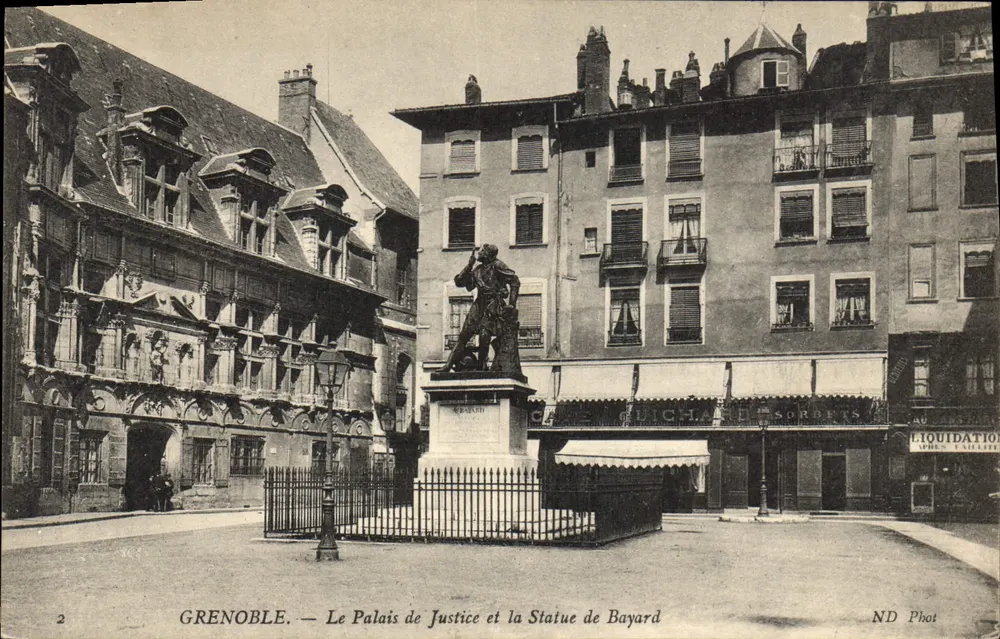 Grenoble — Das Palais de Justice und die Statue von Bayard — ND Phot - Vorderseite