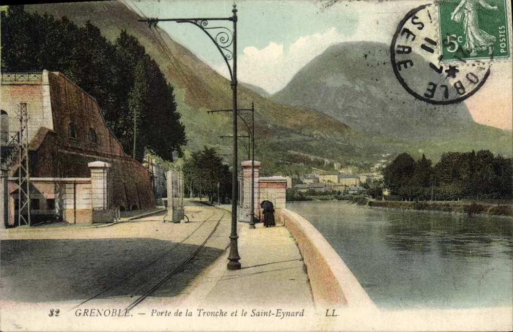 Grenoble — Porta da Tronche e o Saint-Eynard — LL. - Frente