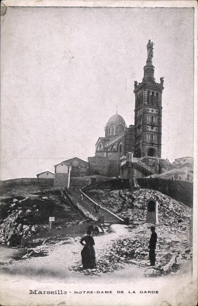 Marseille - Nossa Senhora da Guarda — vista da basílica e da estátua sobre a torre - Frente