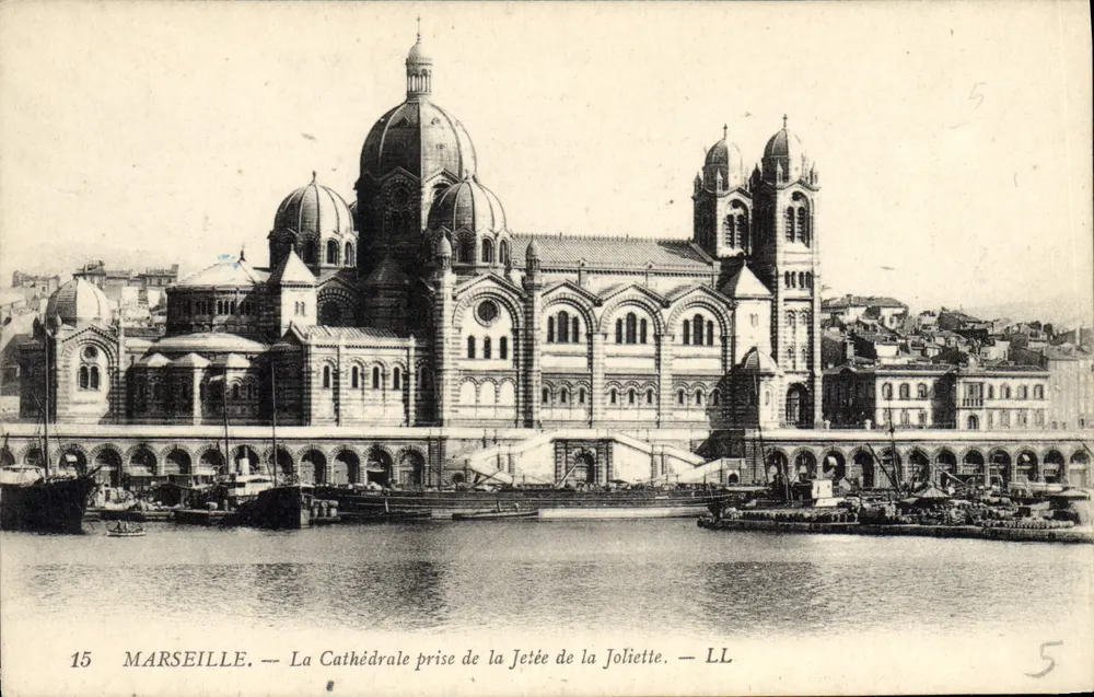 Marseille — Die Kathedrale von der Joliette-Pier — LL - Vorderseite