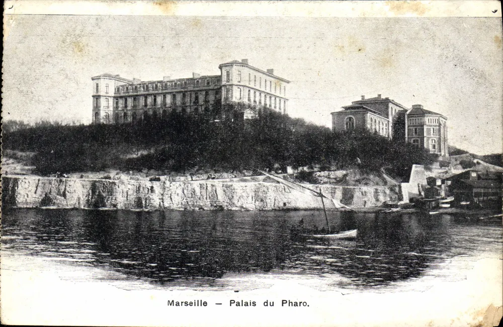 Marselha — Palácio do Farol — vista do porto e dos edifícios - Frente
