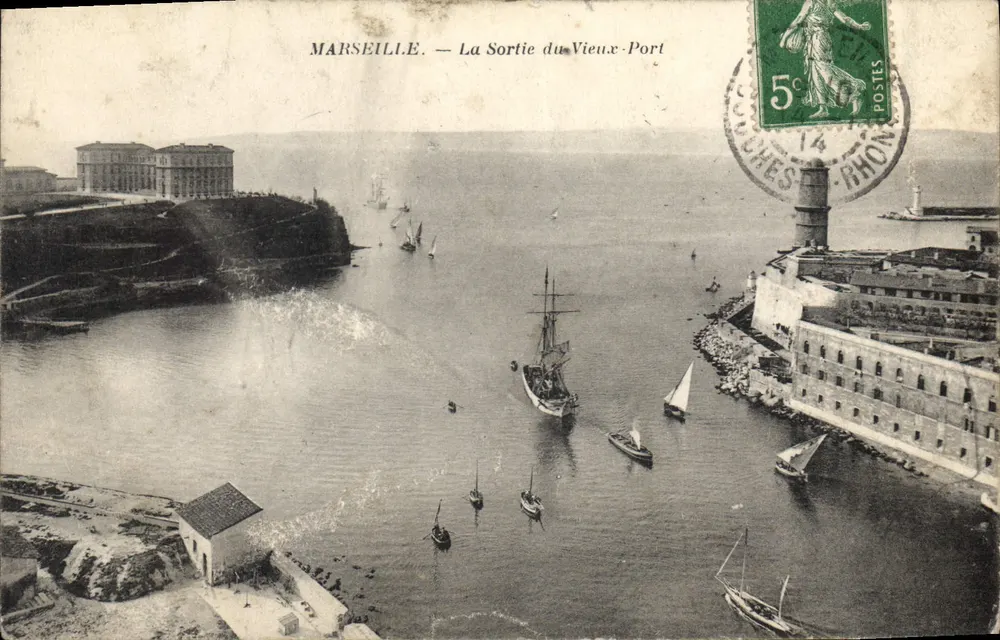 MARSEILLE — Ausfahrt vom Vieux-Port — unbekannter Verlag - Vorderseite