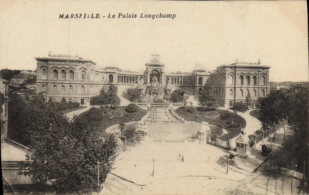Marseille — Palais Longchamp — widok panoramiczny budynku i centralnej fontanny - Awers
