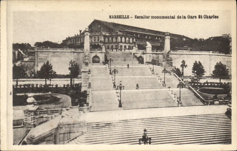 Marseille — Monumentale Treppe der St-Charles-Bahnhof - Vorderseite