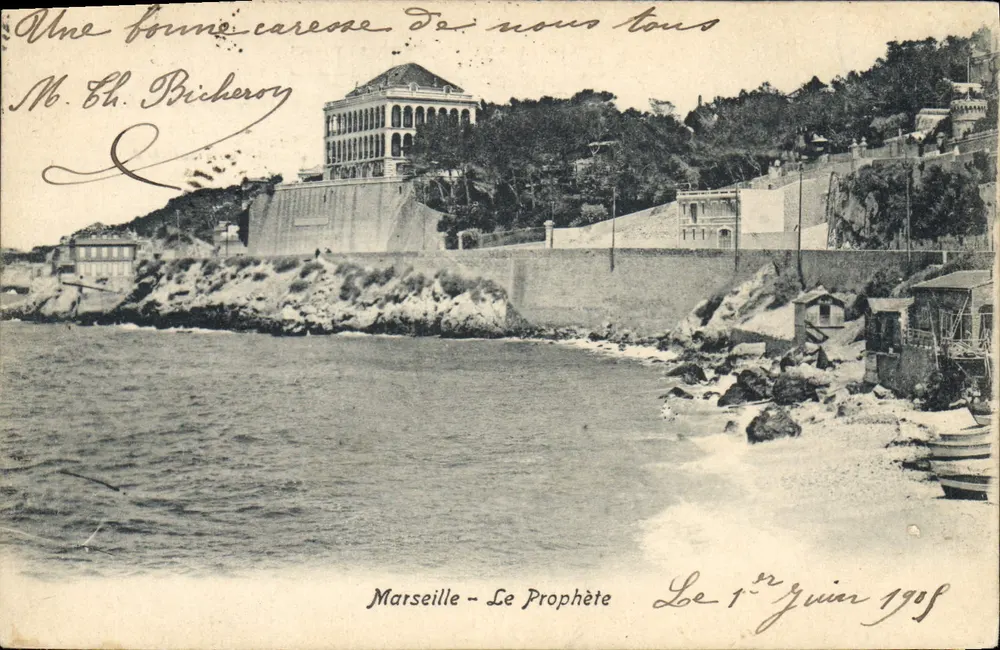 Marselha - O Profeta — vista do porto e do edifício na colina — editor não visível - Frente