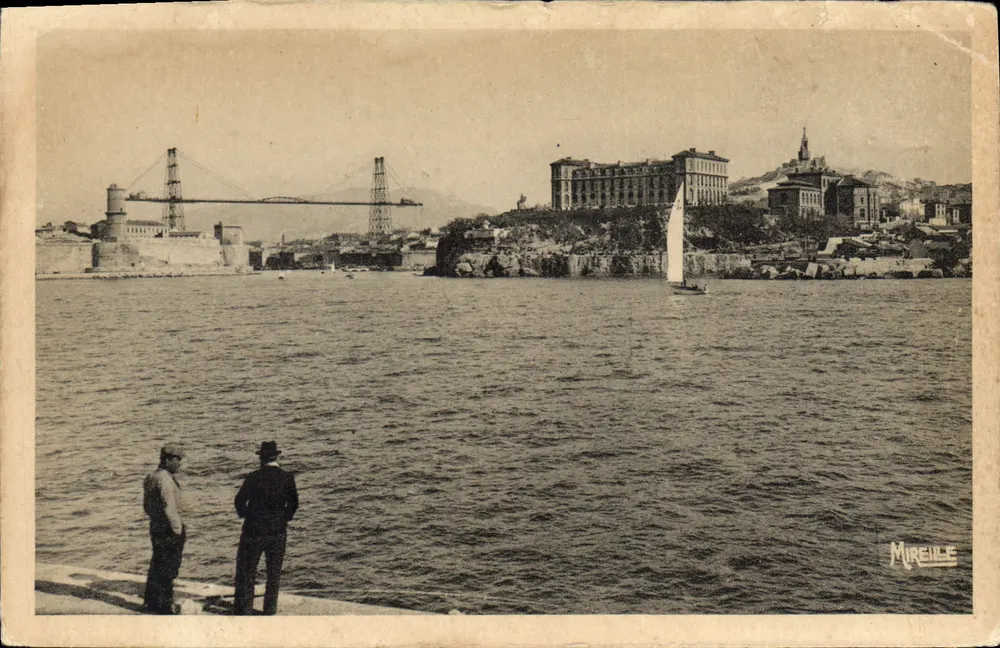 Marseille — L'entrée du port avec le pont transbordeur, le phare et Notre-Dame de la Garde — Éditeur Mireille - Voorkant