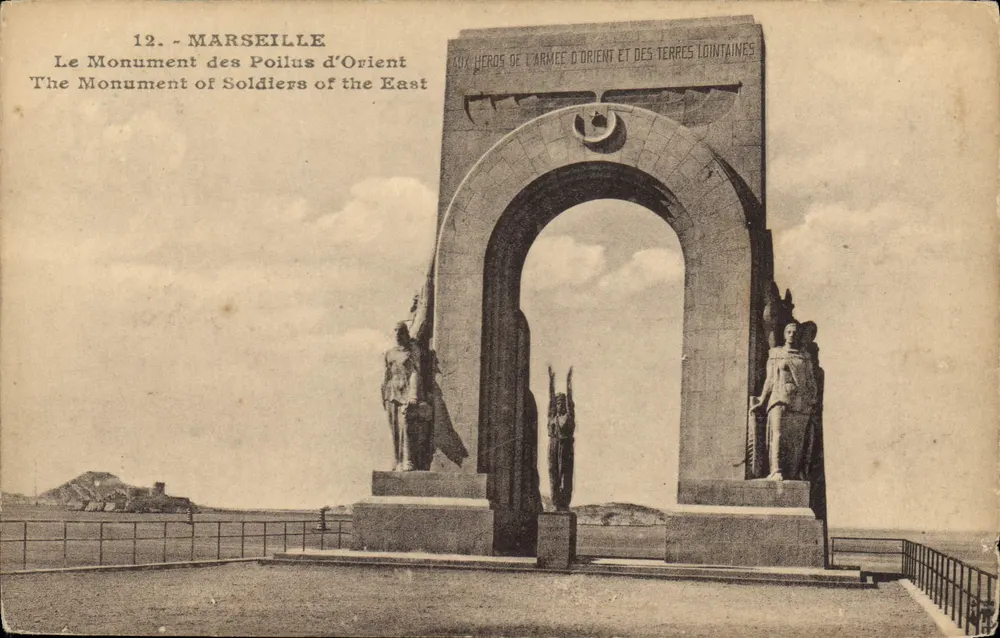 Marseille — Het Monument van de Poilus van Oost — Foto C. Doué, Marseille - Voorkant