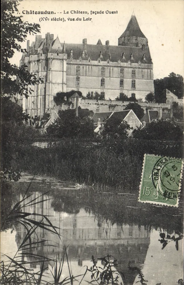 Châteaudun — Das Schloss, Westfassade (15. Jahrhundert), Blick vom Loir - Vorderseite