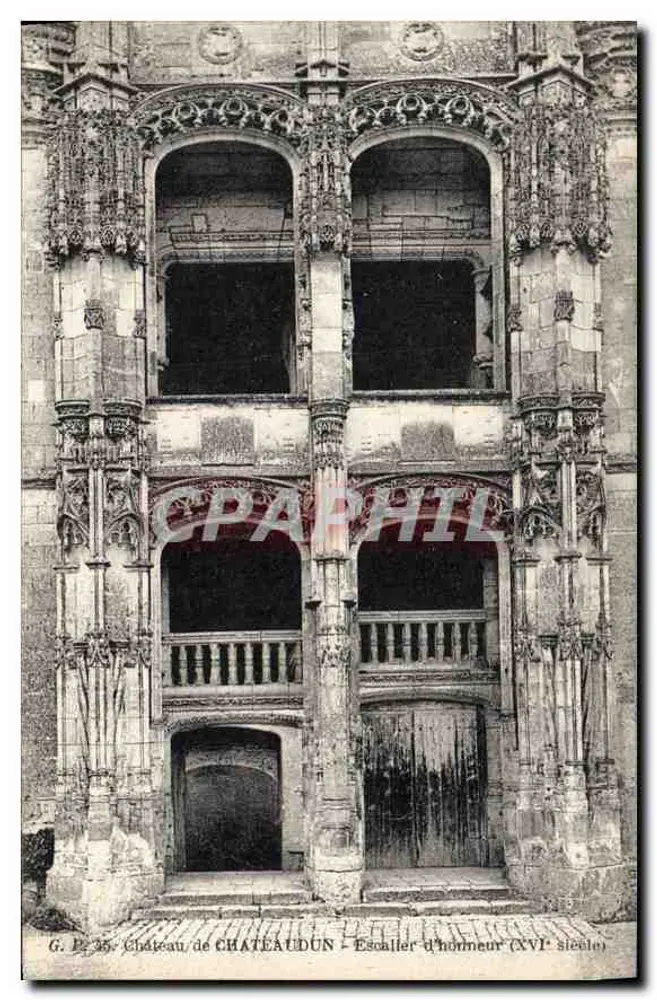 Castelo de CHATEAUDUN — Escada de honra (século XVI) - Frente