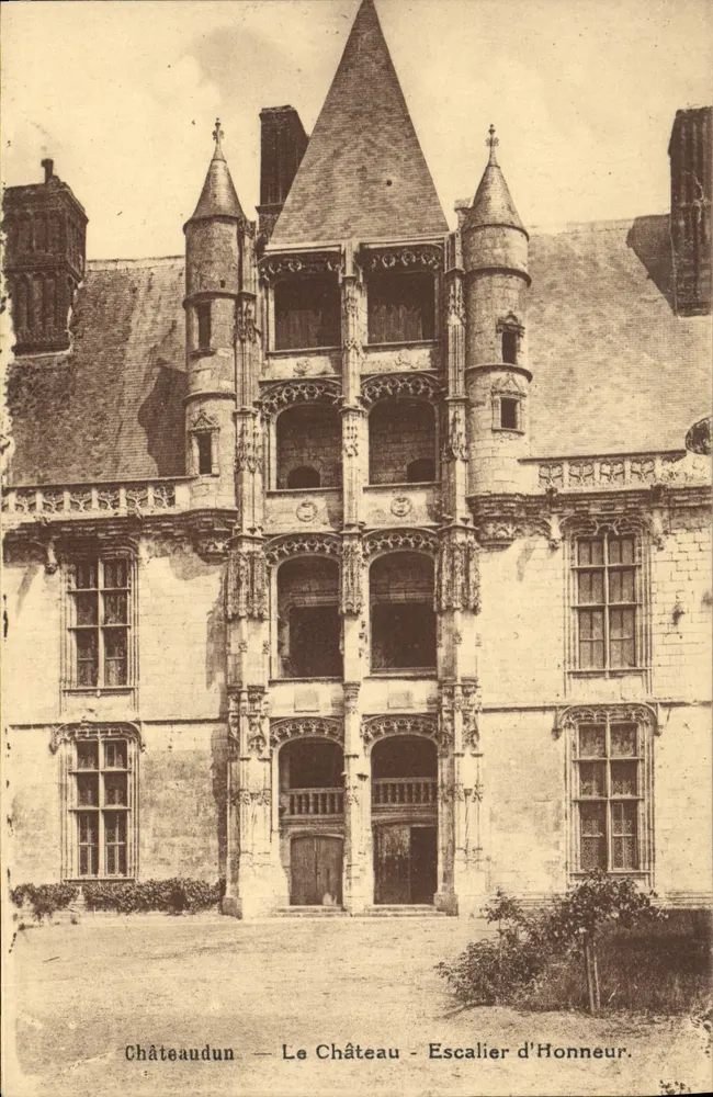 Châteaudun — O Castelo — Escada de Honra - Frente