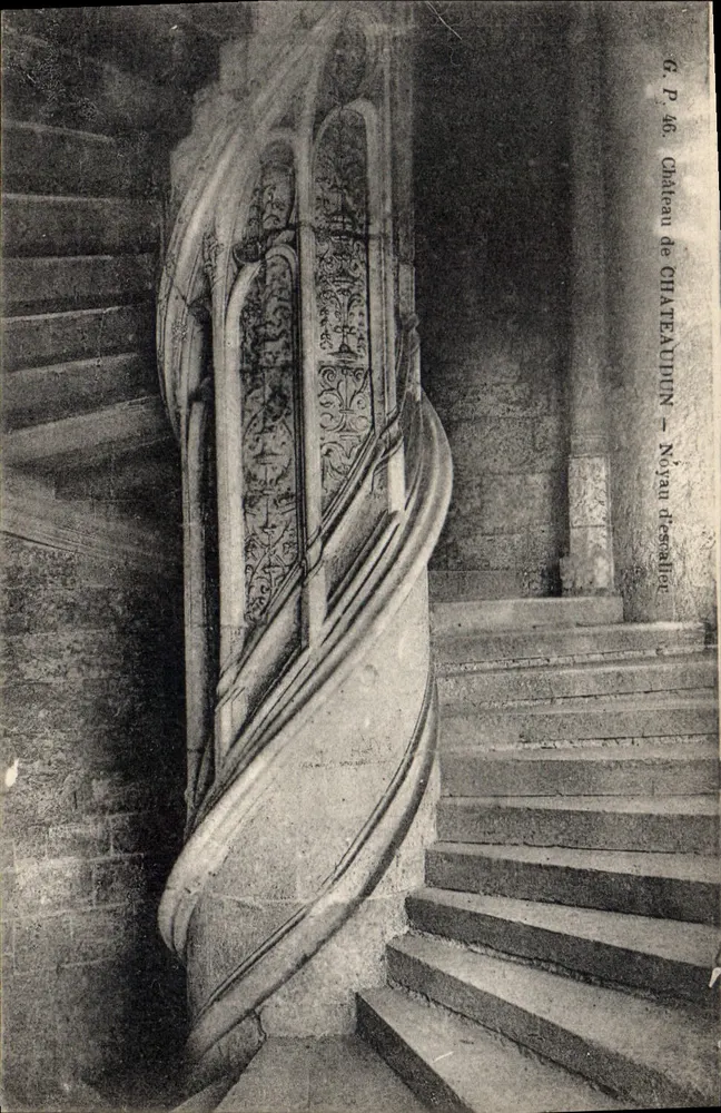 Castelo de Châteaupin — Escada caracol — G. P. 46, Núcleo da escada - Frente