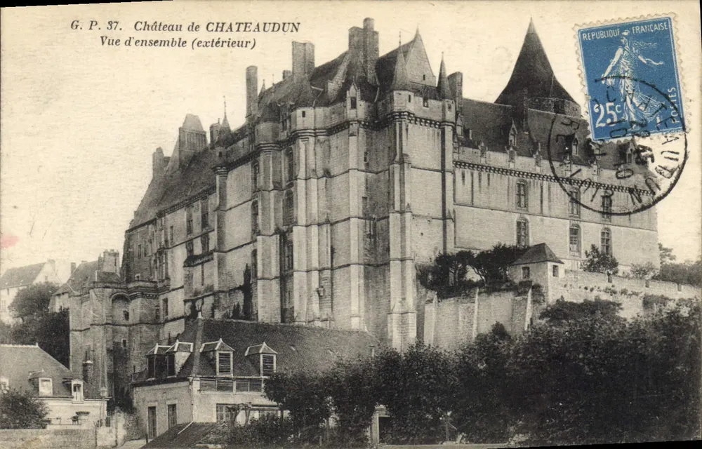 Castelo de CHATEAUDUN — Vista geral (exterior) — G.P. 37 - Frente