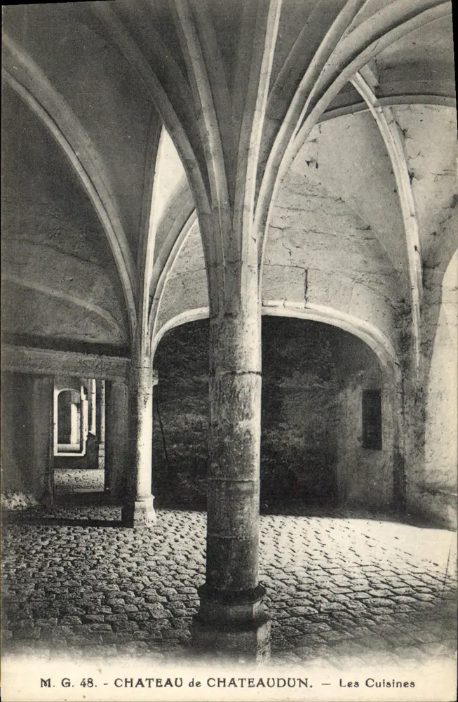 Castelo de Châteaudun — As Cozinhas — M.G. 48 - Frente