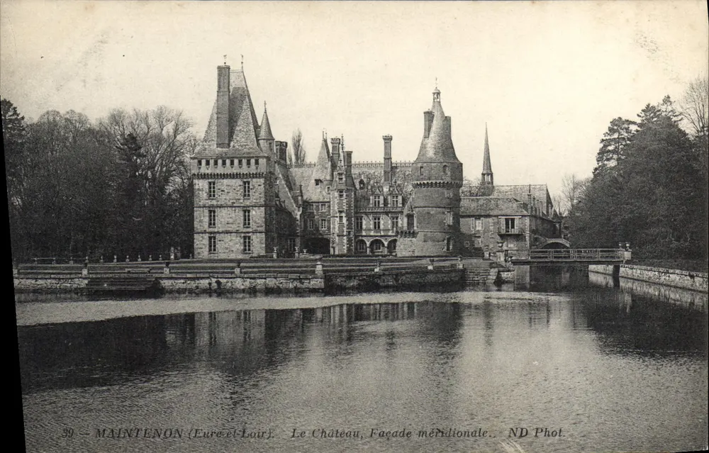 Maintenon (Eure-et-Loir) — El Castillo, Fachada Meridional — ND Phot. - Anverso